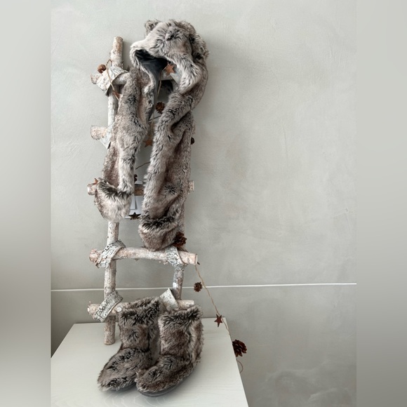 RHBabay&Child Cozy fluffy hat and fluffy home sleepers boots. Boy/Girl - Picture 2 of 7